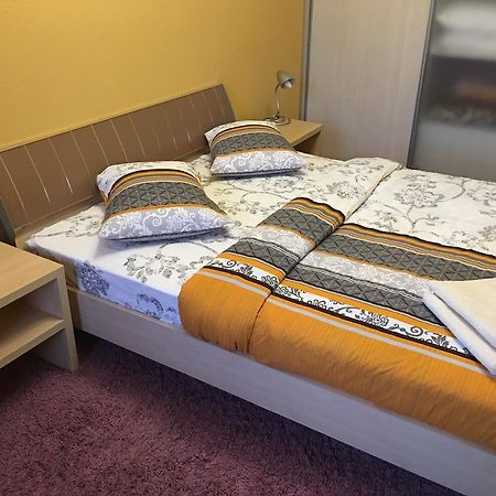 Kyiv Apartment In The City Center On Turgenevskaya Street Buitenkant foto