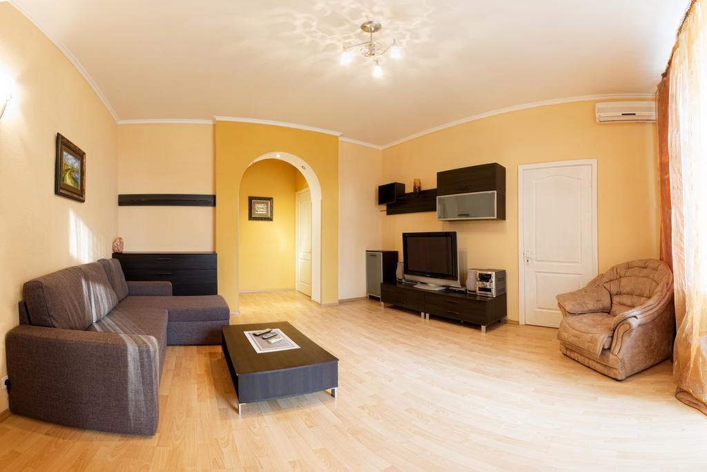 Kyiv Apartment In The City Center On Turgenevskaya Street Buitenkant foto