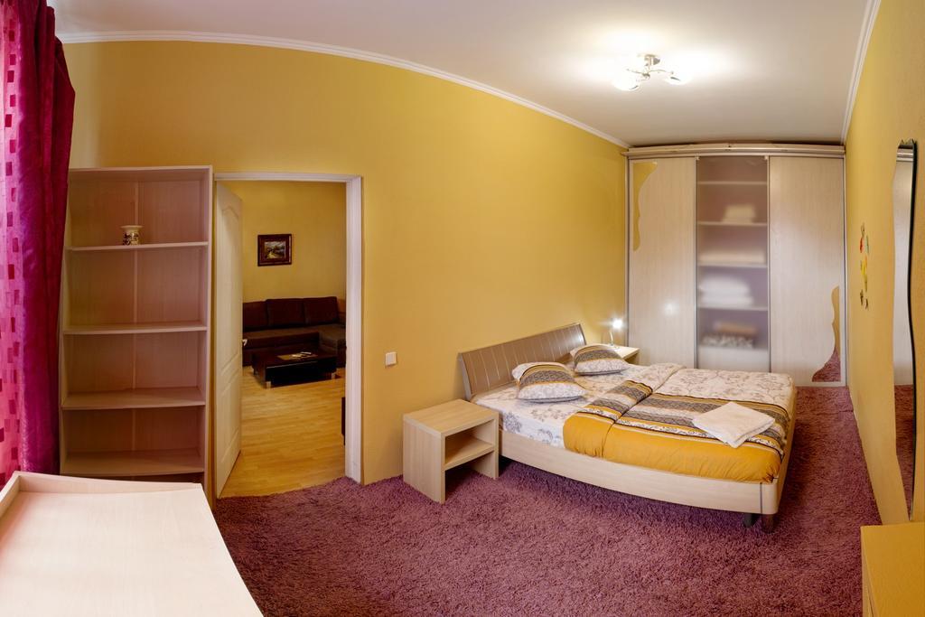 Kyiv Apartment In The City Center On Turgenevskaya Street Buitenkant foto